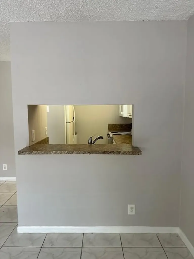1004 Twin Lakes Drive Coral Springs FL 33071