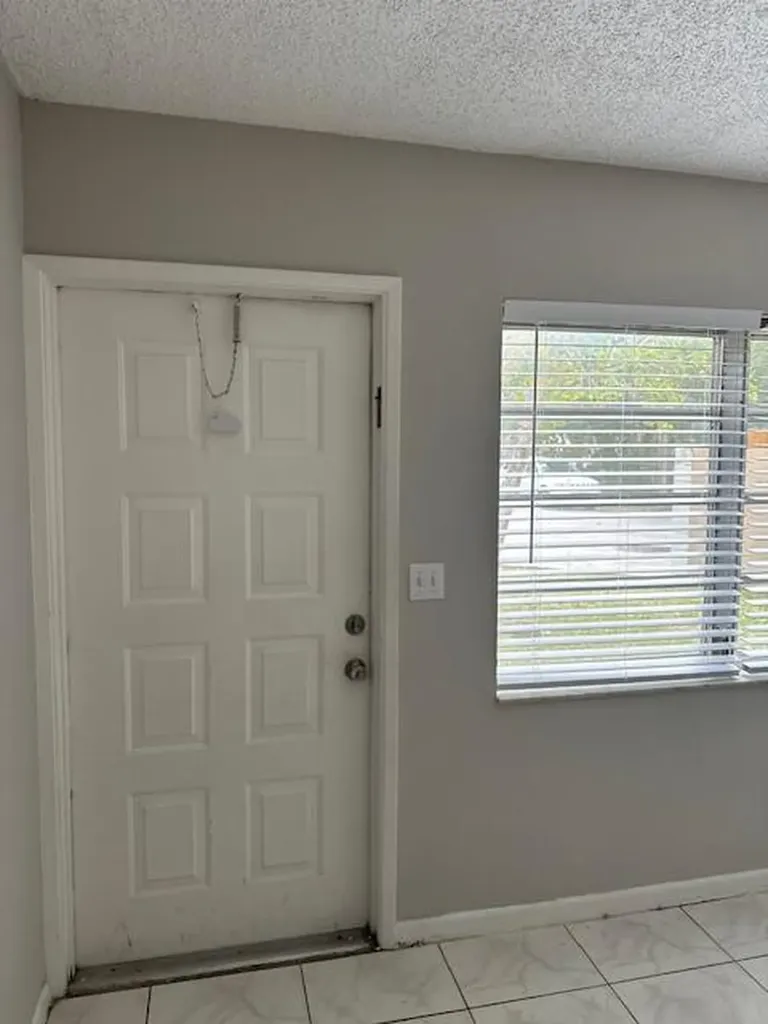 1004 Twin Lakes Drive Coral Springs FL 33071