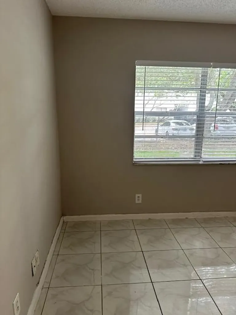 1004 Twin Lakes Drive Coral Springs FL 33071