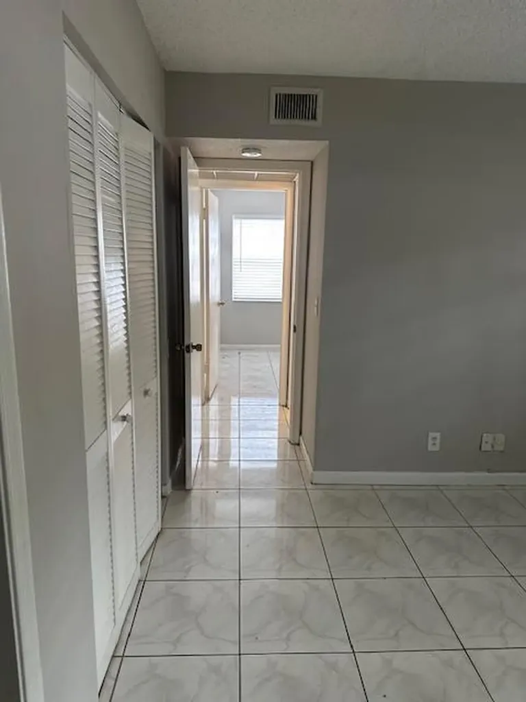 1004 Twin Lakes Drive Coral Springs FL 33071