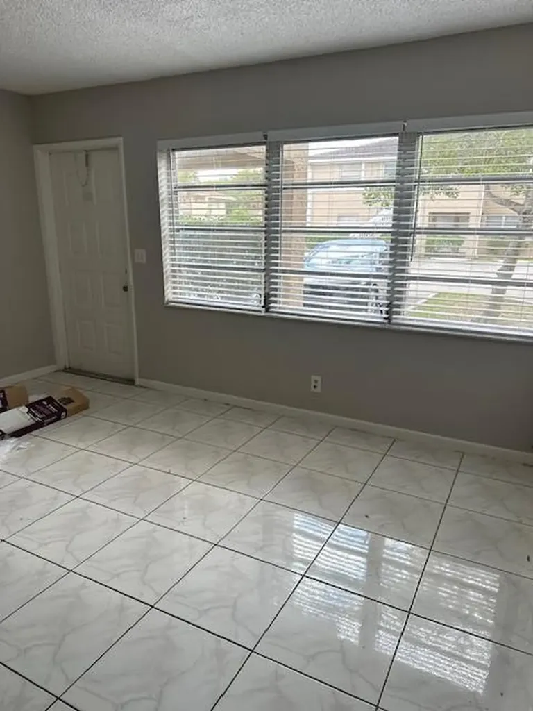 1004 Twin Lakes Drive Coral Springs FL 33071