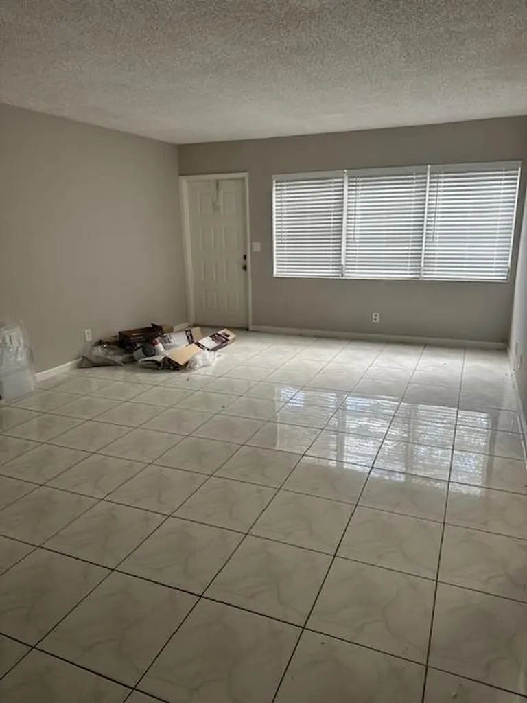 1004 Twin Lakes Drive Coral Springs FL 33071