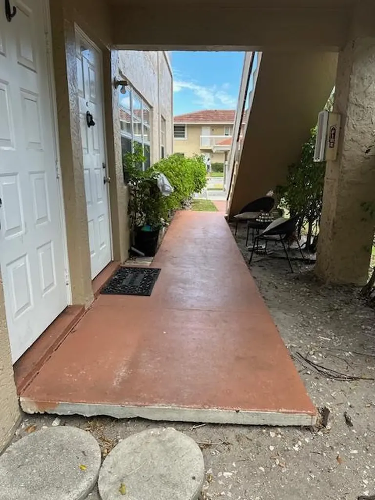 1004 Twin Lakes Drive Coral Springs FL 33071