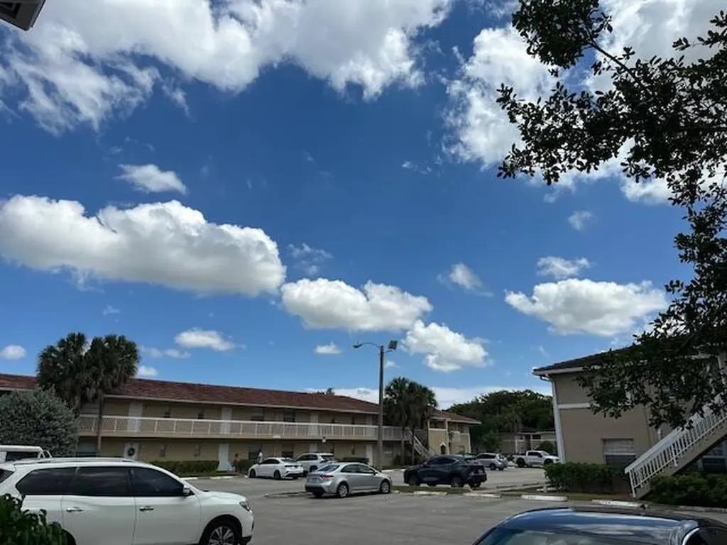 1004 Twin Lakes Drive Coral Springs FL 33071
