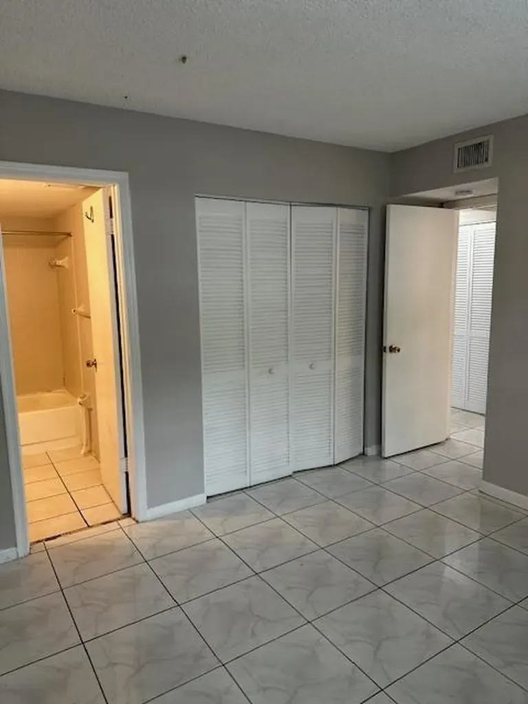 1004 Twin Lakes Drive Coral Springs FL 33071