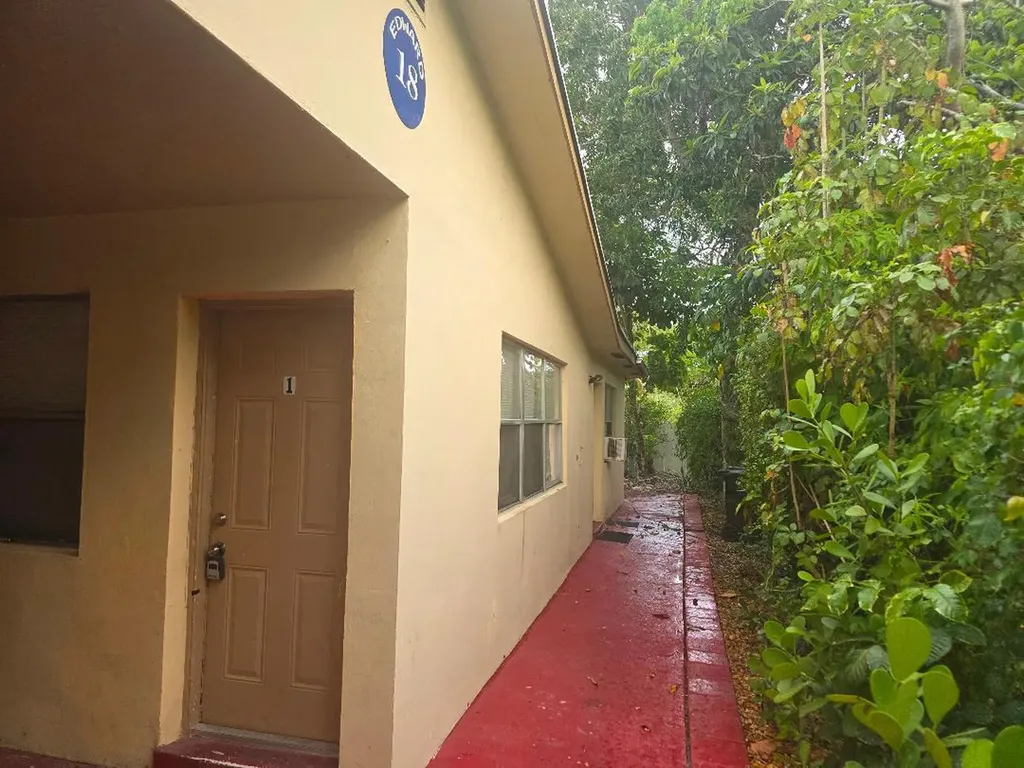3800 SW 2nd Court Fort Lauderdale FL 33312