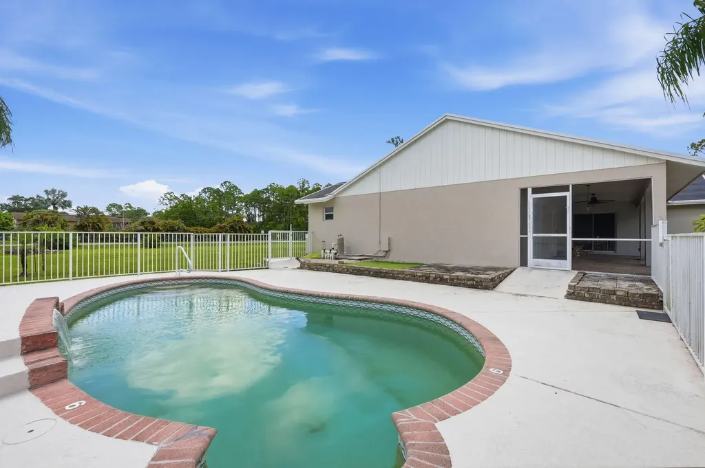 12543 N 73rd Court N The Acreage FL 33412