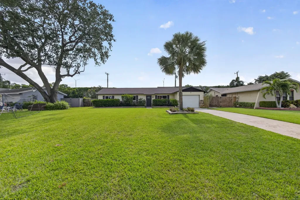 9820 Jonquil Circle N Palm Beach Gardens FL 33410