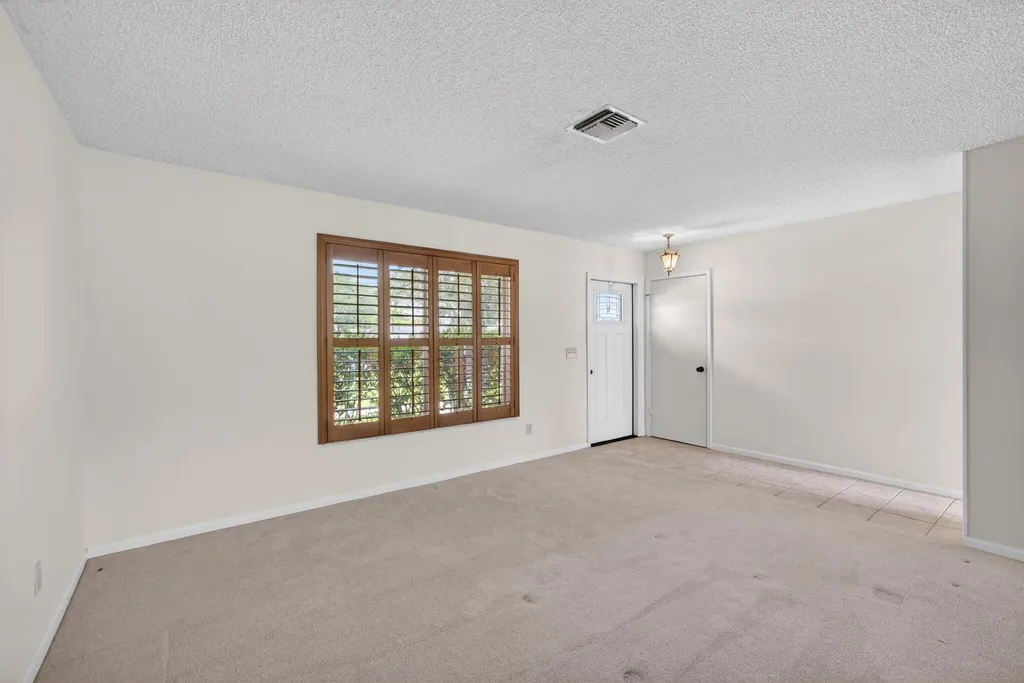 9820 Jonquil Circle N Palm Beach Gardens FL 33410