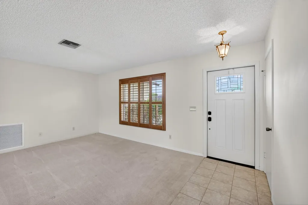 9820 Jonquil Circle N Palm Beach Gardens FL 33410