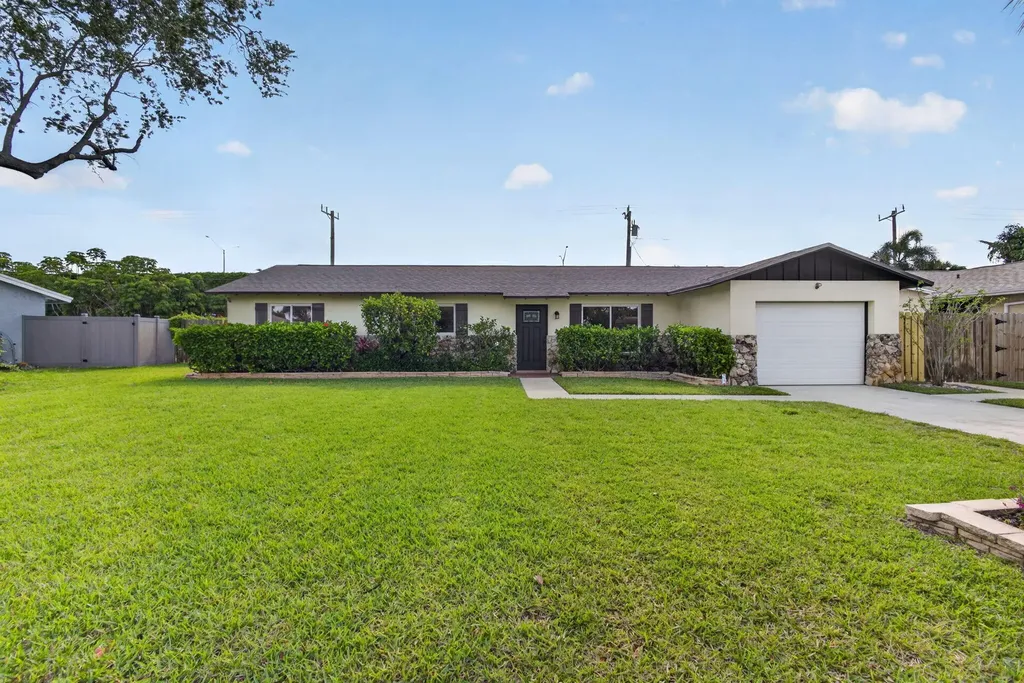 9820 Jonquil Circle N Palm Beach Gardens FL 33410