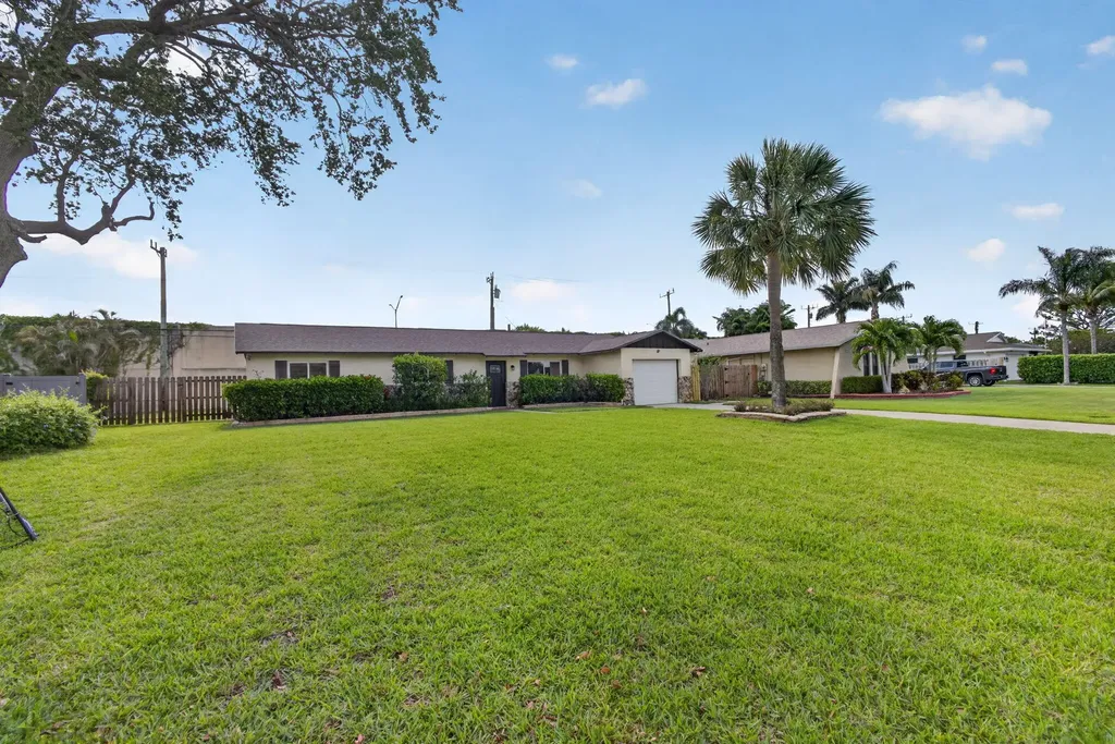 9820 Jonquil Circle N Palm Beach Gardens FL 33410