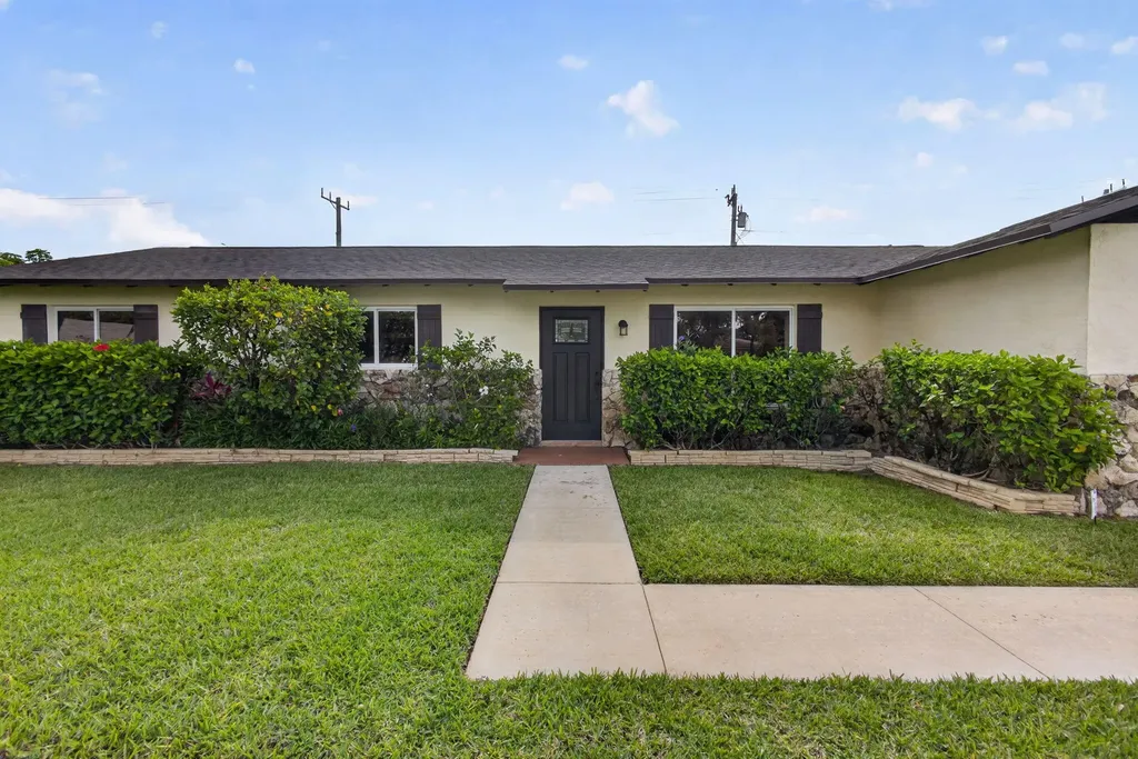 9820 Jonquil Circle N Palm Beach Gardens FL 33410