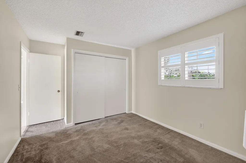 9820 Jonquil Circle N Palm Beach Gardens FL 33410