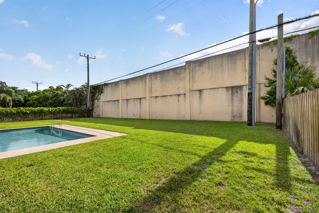 9820 Jonquil Circle N Palm Beach Gardens FL 33410