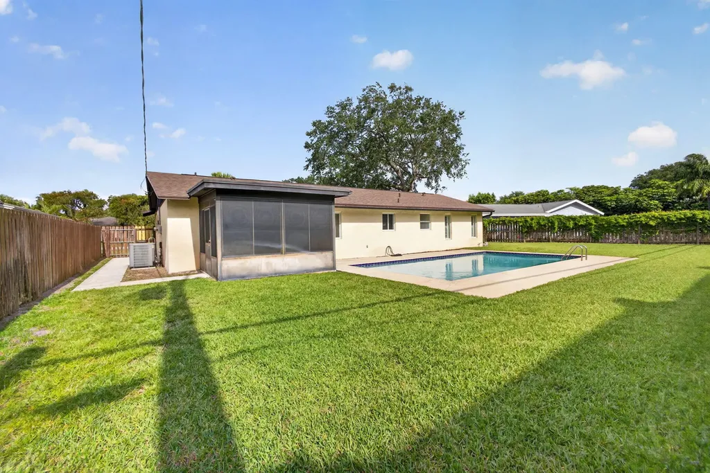 9820 Jonquil Circle N Palm Beach Gardens FL 33410