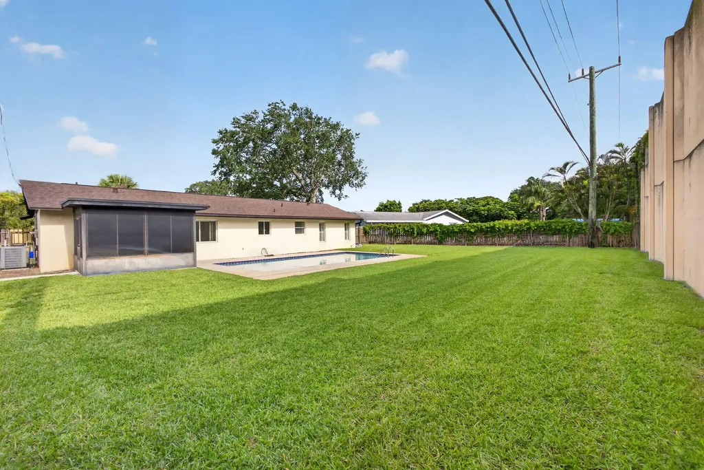 9820 Jonquil Circle N Palm Beach Gardens FL 33410