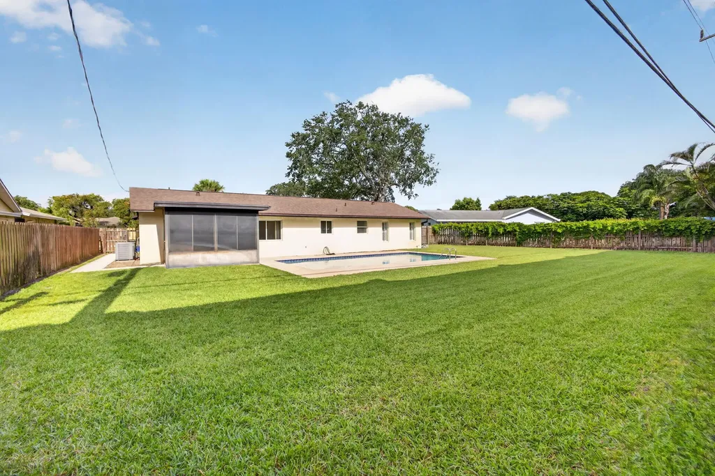 9820 Jonquil Circle N Palm Beach Gardens FL 33410