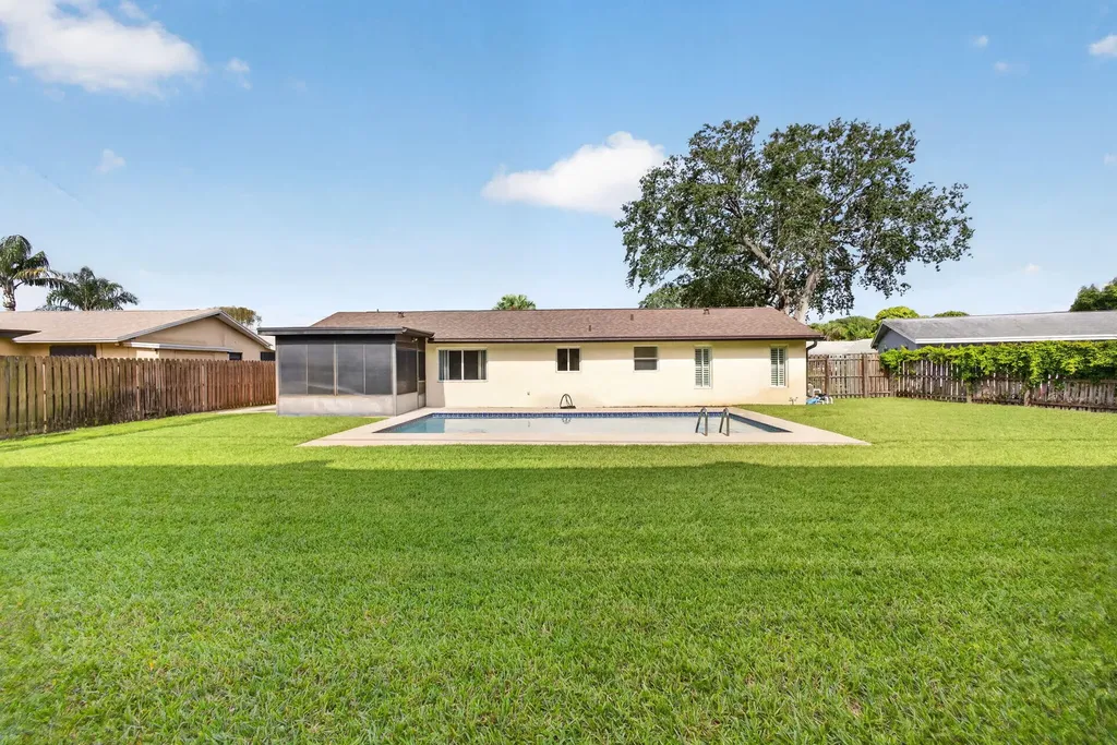 9820 Jonquil Circle N Palm Beach Gardens FL 33410