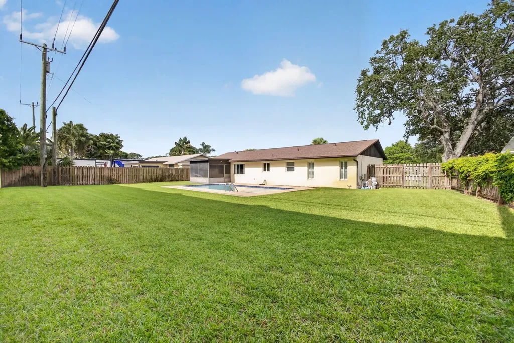 9820 Jonquil Circle N Palm Beach Gardens FL 33410