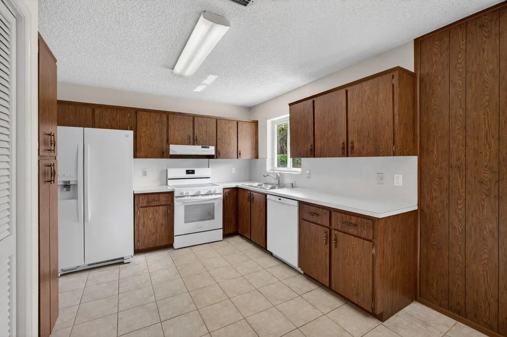 9820 Jonquil Circle N Palm Beach Gardens FL 33410