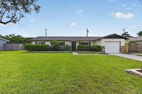 9820 Jonquil Circle N Palm Beach Gardens FL 33410