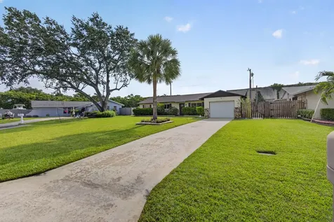 9820 Jonquil Circle N Palm Beach Gardens FL 33410