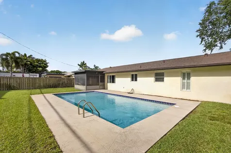 9820 Jonquil Circle N Palm Beach Gardens FL 33410