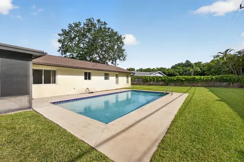9820 Jonquil Circle N Palm Beach Gardens FL 33410