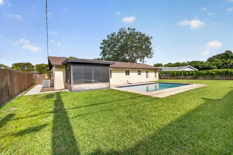 9820 Jonquil Circle N Palm Beach Gardens FL 33410