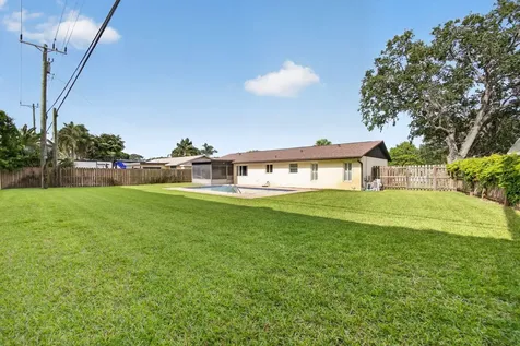 9820 Jonquil Circle N Palm Beach Gardens FL 33410