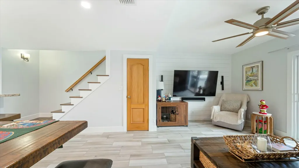 2555 NE 15th Street Pompano Beach FL 33062