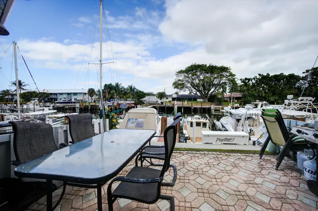 2555 NE 15th Street Pompano Beach FL 33062