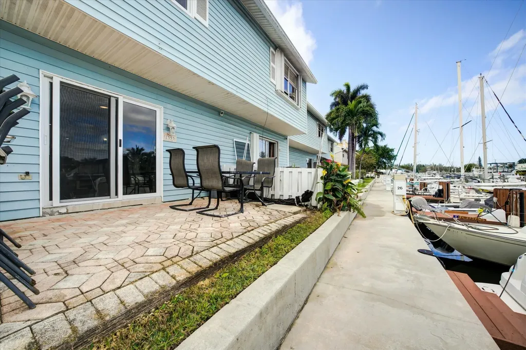 2555 NE 15th Street Pompano Beach FL 33062