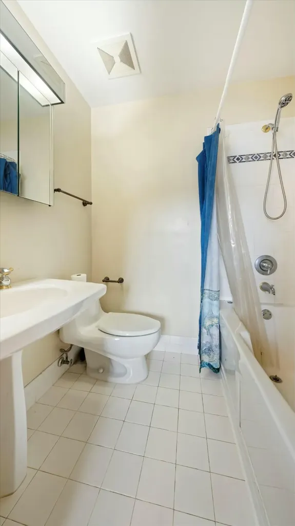 2555 NE 15th Street Pompano Beach FL 33062