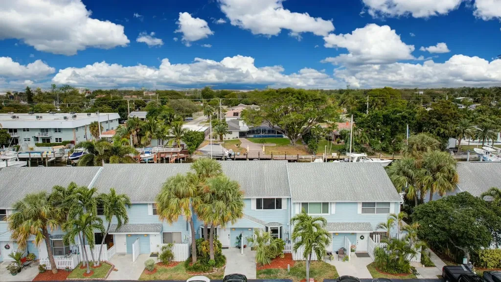 2555 NE 15th Street Pompano Beach FL 33062