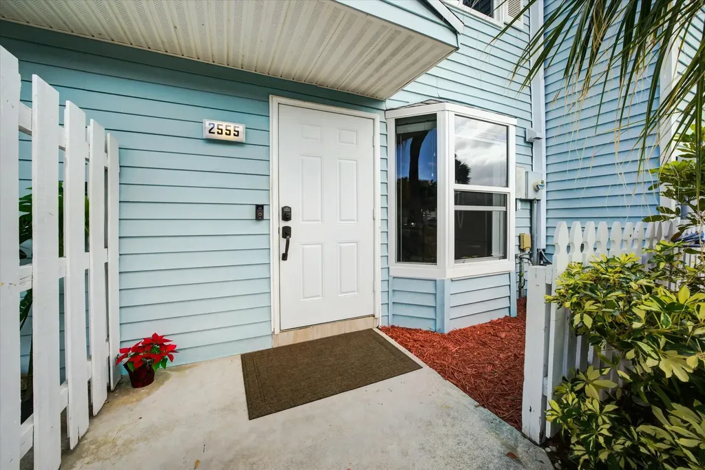 2555 NE 15th Street Pompano Beach FL 33062