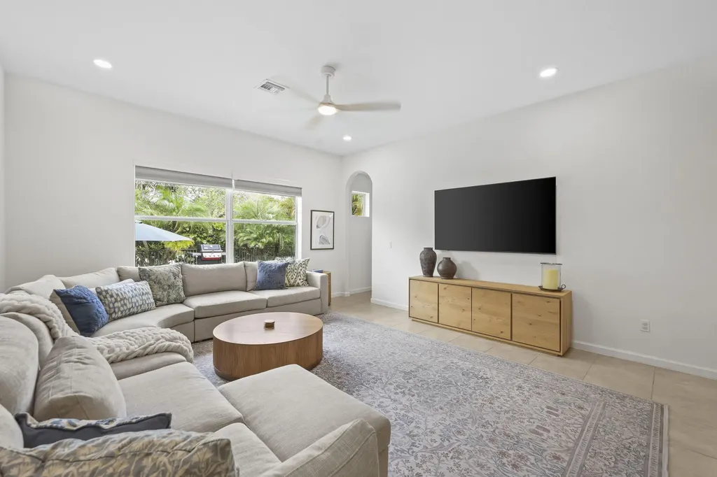 9387 Silent Oak Circle West Palm Beach FL 33411