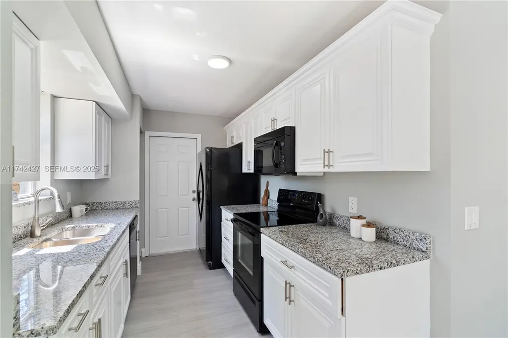 11448 N 68th Street Street N The Acreage FL 33412