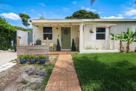 1110 14th Court S Lake Worth Beach FL 33460