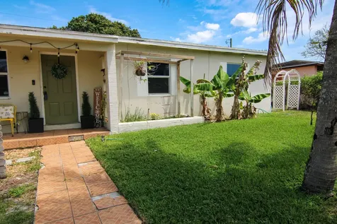 1110 14th Court S Lake Worth Beach FL 33460