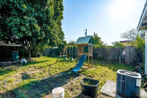 1110 14th Court S Lake Worth Beach FL 33460