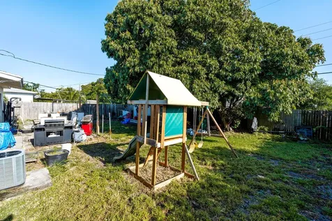 1110 14th Court S Lake Worth Beach FL 33460
