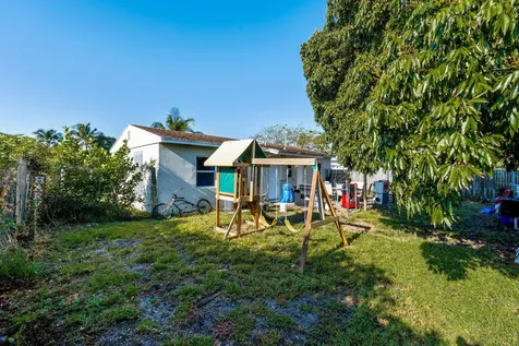 1110 14th Court S Lake Worth Beach FL 33460