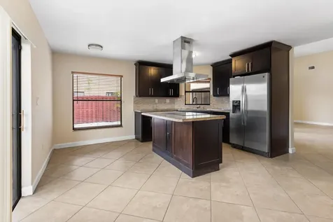 8871 SW 6th Street Miami FL 33174
