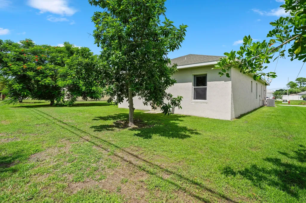 1092 SW Majorca Avenue Port St Lucie FL 34953
