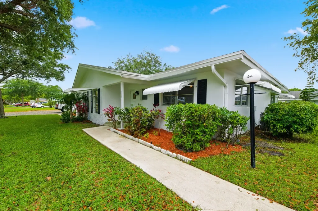 1043 NW 85th Avenue Plantation FL 33322