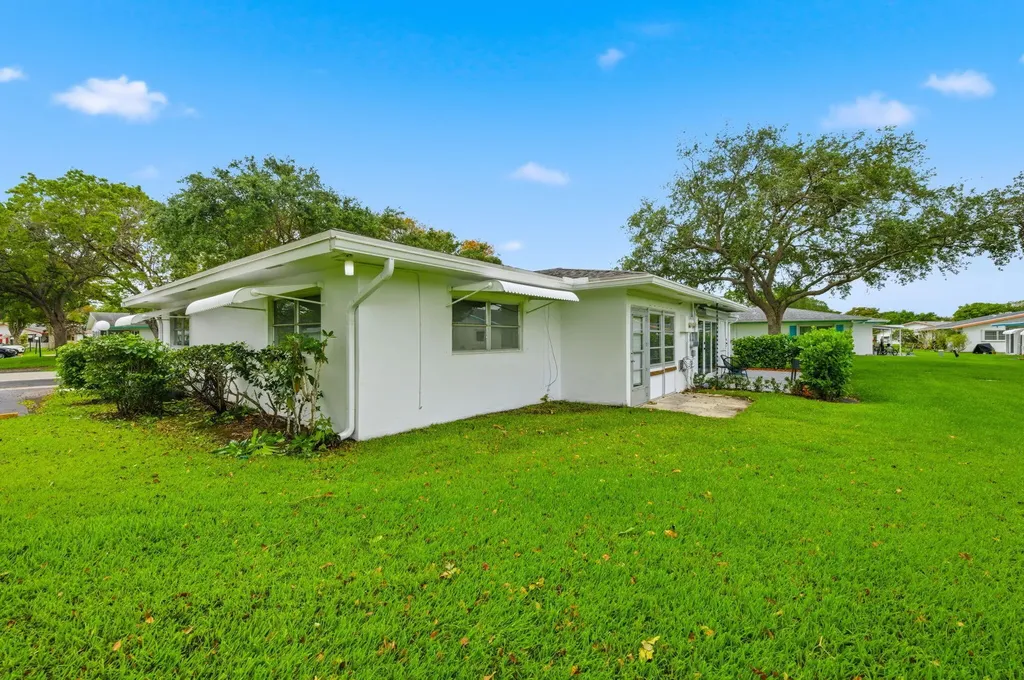 1043 NW 85th Avenue Plantation FL 33322