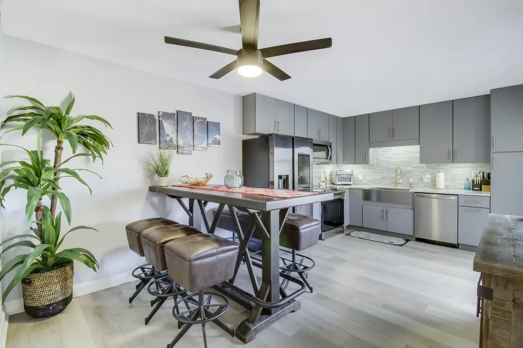 912 9th Court Palm Beach Gardens FL 33410