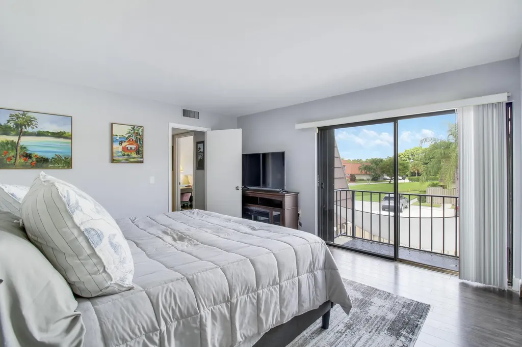 912 9th Court Palm Beach Gardens FL 33410